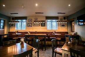 Cat & Lion Country Pub and Hotel