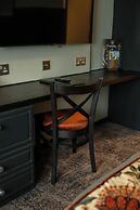 Cat & Lion Country Pub and Hotel