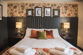 Cat & Lion Country Pub and Hotel