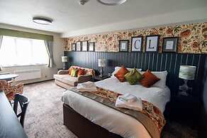 Cat & Lion Country Pub and Hotel