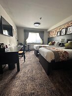 Cat & Lion Country Pub and Hotel