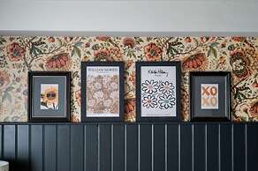 Cat & Lion Country Pub and Hotel