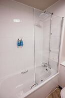 Cat & Lion Country Pub and Hotel