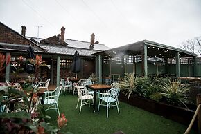 Cat & Lion Country Pub and Hotel