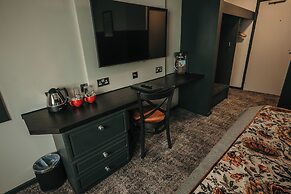 Cat & Lion Country Pub and Hotel