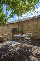 Masseria Fortificata Lo Zafferaneto