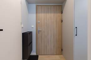 Modern Apartment Karsiborska by Renters