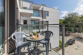 Modern Apartment Karsiborska by Renters