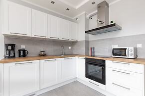 Modern Apartment Karsiborska by Renters