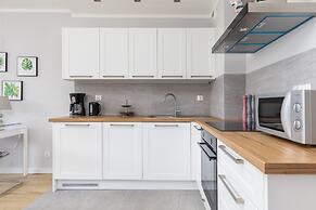 Modern Apartment Karsiborska by Renters