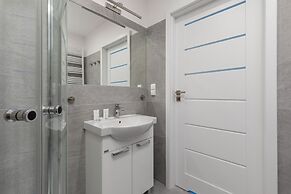Modern Apartment Karsiborska by Renters