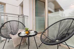 Modern Apartment Karsiborska by Renters