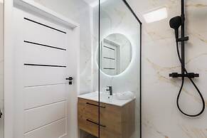 Modern Apartment Karsiborska by Renters
