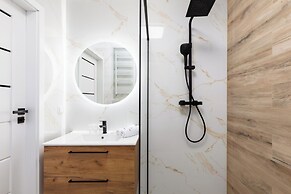 Modern Apartment Karsiborska by Renters