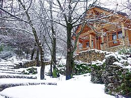 Wood Hills Hotel & Resort