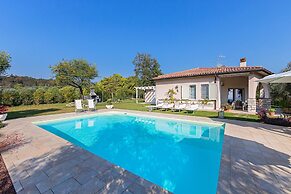 Villa Daniela con Piscina Vista Lago by Wonderful Italy