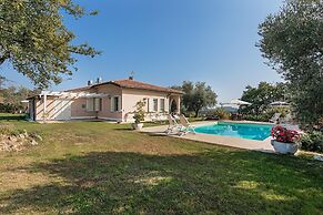 Villa Daniela con Piscina Vista Lago by Wonderful Italy