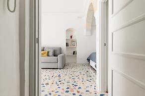 Olivia in Wonderland by Wonderful Italy