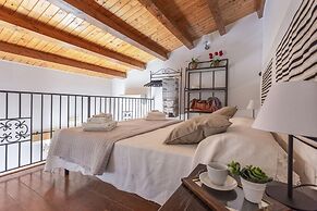 Salomone Apartment 15 With Terrace by Wonderful Italy