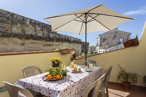 Salomone Apartment 15 With Terrace by Wonderful Italy
