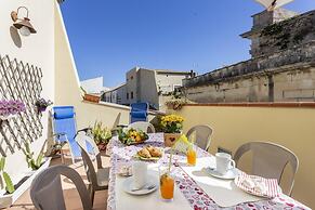 Salomone Apartment 15 With Terrace by Wonderful Italy