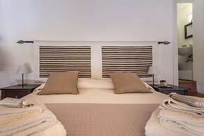 Salomone Apartment 15 With Terrace by Wonderful Italy