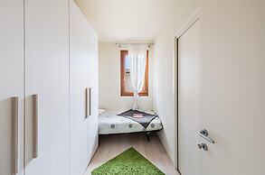 La Romantica - Cristina by Wonderful Italy