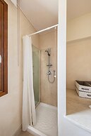 La Romantica - Cristina by Wonderful Italy