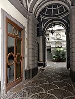 Elegant Apartment at Chiaia by Wonderful Italy