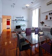 Elegant Apartment at Chiaia by Wonderful Italy