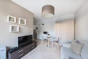 Residenza Miralago With Pool - Ground Floor Studio Apartment