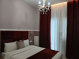 BLACK ONYX COMFORT SUITES