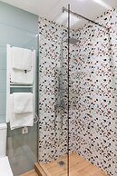 BLACK ONYX COMFORT SUITES