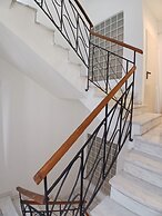 BLACK ONYX COMFORT SUITES