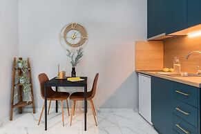 BLACK ONYX COMFORT SUITES