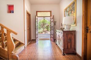 Una Scogliera sul Mare con Piscina by Wonderful Italy