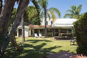 Una Scogliera sul Mare con Piscina by Wonderful Italy