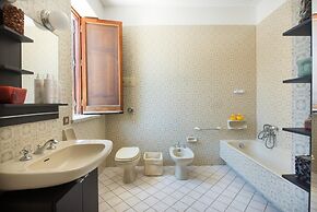 Una Scogliera sul Mare con Piscina by Wonderful Italy