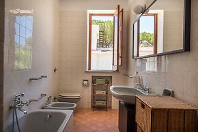 Una Scogliera sul Mare con Piscina by Wonderful Italy