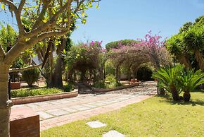 Una Scogliera sul Mare con Piscina by Wonderful Italy