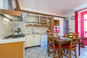 Sunny Apartment by Wonderful Italy