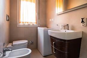 Bergonzoni Modern Apartment by Wonderful Italy