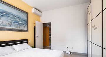 Bergonzoni Modern Apartment by Wonderful Italy