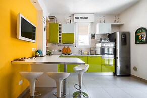 Bergonzoni Modern Apartment by Wonderful Italy