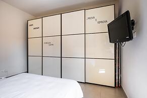 Bergonzoni Modern Apartment by Wonderful Italy