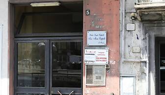 Napoli Centrale Budget Apartment by Wonderful Italy
