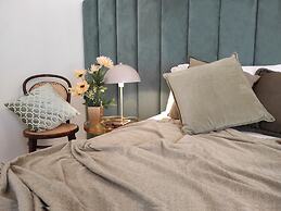 1940 Luxury Accommodations - Diamante Boutique Apartment