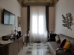 1940 Luxury Accommodations - Diamante Boutique Apartment