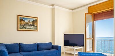 Ortigia Seafront Apartment by Wonderful Italy