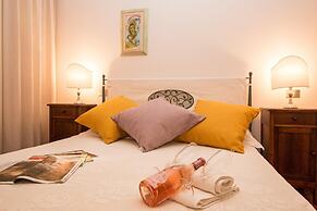 Le Ortensie 1 Apartment by Wonderful Italy